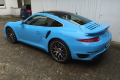 Porsche in blau foliert